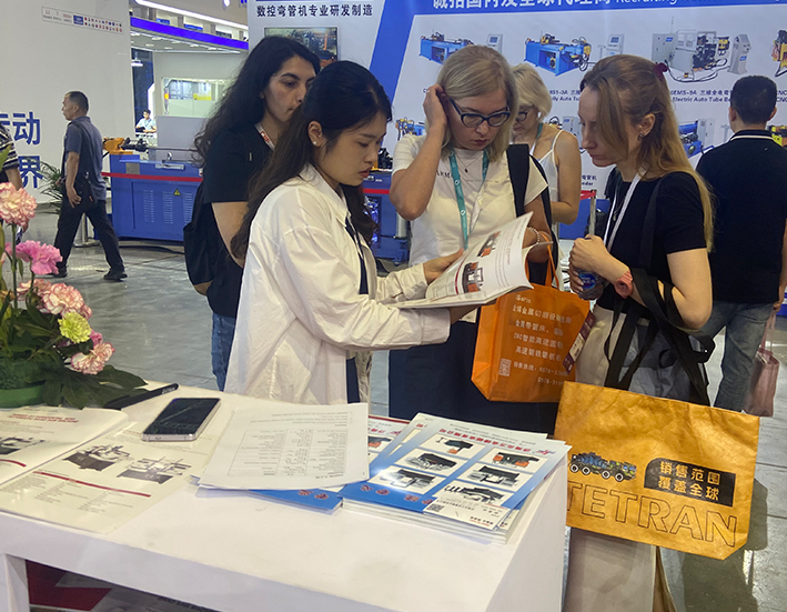 金锋带锯床领航上海展会